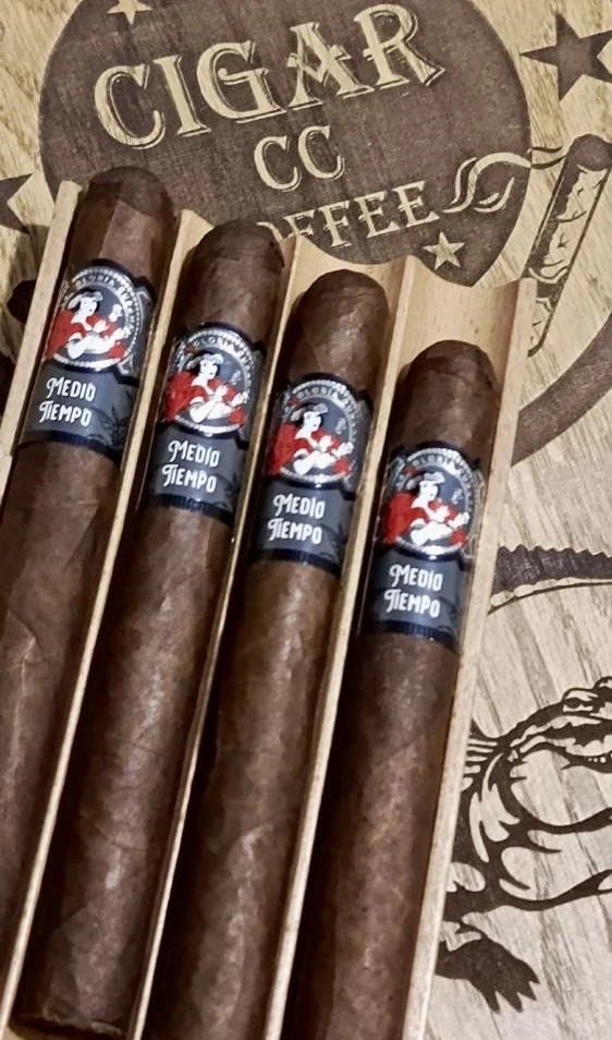 LA GLORIA CUBANA MEDIO TIEMPO