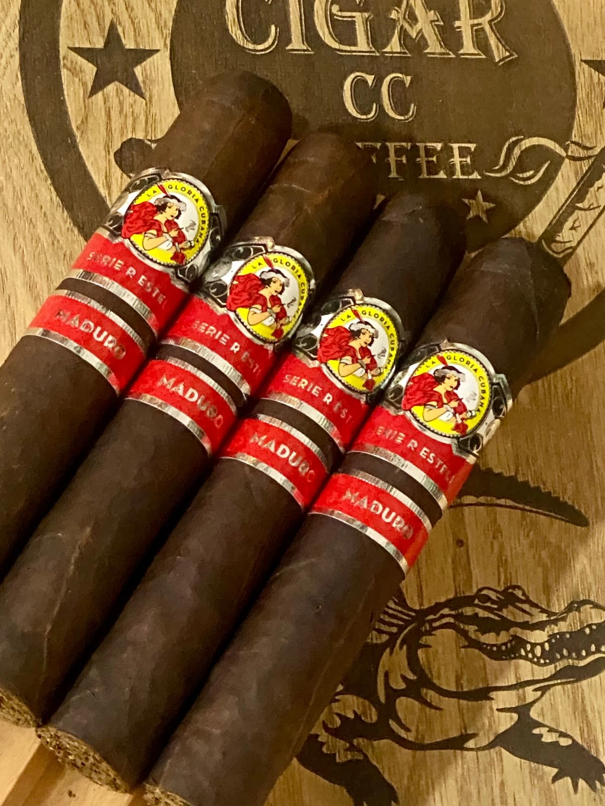 La Gloria Cubana Serie R Black No. 60